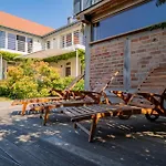 Peeneblick - Exklusives Traumhaus In Direktlage Am Wasser Mit Bootssteg Und Aussensauna