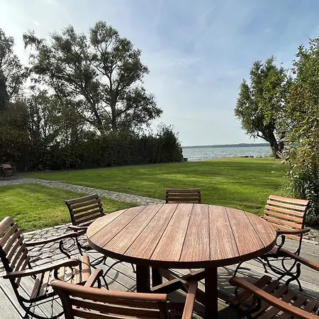 Peeneblick - Traumhaus In Exklusiver Direktlage Am Wasser Mit Eigenem Bootssteg Fuer 8 Personen *