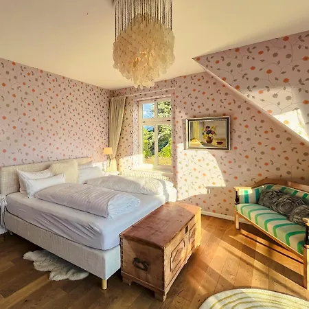 Holiday home Peeneblick - Traumhaus In Exklusiver Direktlage Am Wasser Mit Eigenem Bootssteg Fuer 8 Personen Rankwitz