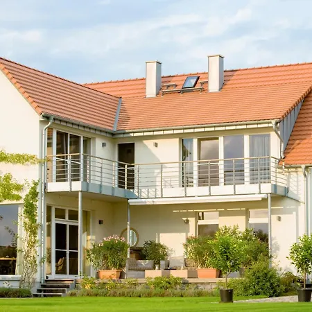 Peeneblick - Exklusives Traumhaus In Direktlage Am Wasser Mit Bootssteg Und Aussensauna *