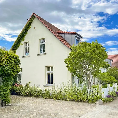 Peeneblick - Traumhaus In Exklusiver Direktlage Am Wasser Mit Eigenem Bootssteg Fuer 8 Personen Holiday home