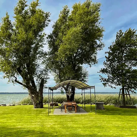 Holiday home Peeneblick - Traumhaus In Exklusiver Direktlage Am Wasser Mit Eigenem Bootssteg Fuer 8 Personen *