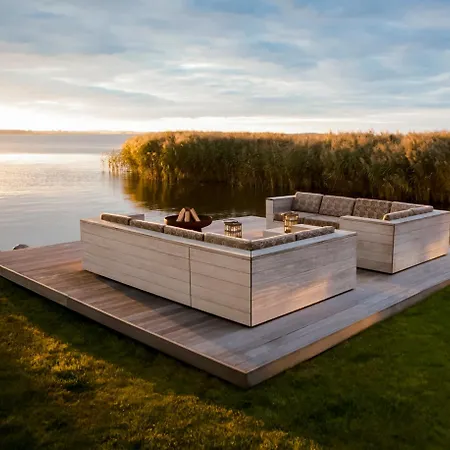 Peeneblick - Traumhaus In Exklusiver Direktlage Am Wasser Mit Eigenem Bootssteg Fuer 8 Personen * Rankwitz