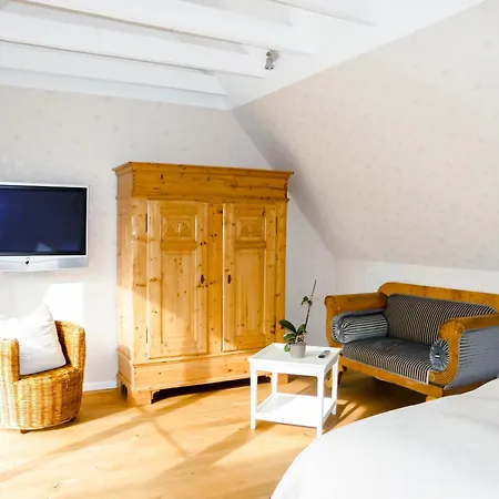 Peeneblick - Traumhaus In Exklusiver Direktlage Am Wasser Mit Eigenem Bootssteg Fuer 8 Personen Holiday home *