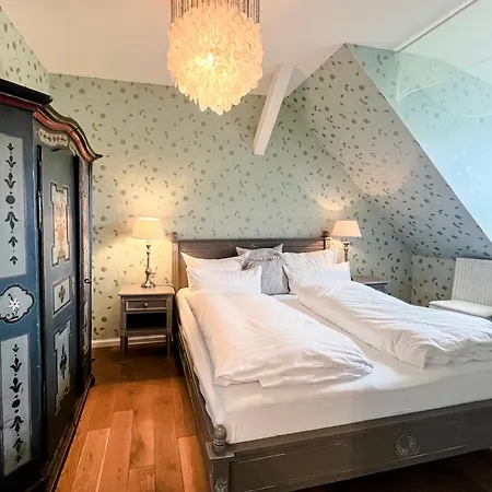 Holiday home Peeneblick - Traumhaus In Exklusiver Direktlage Am Wasser Mit Eigenem Bootssteg Fuer 8 Personen *