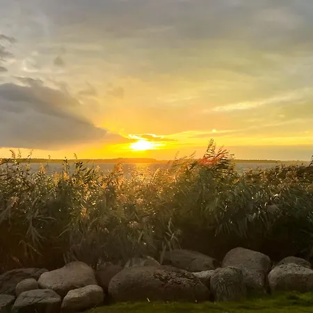 Peeneblick - Exklusives Traumhaus In Direktlage Am Wasser Mit Bootssteg Und Aussensauna Rankwitz