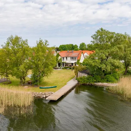 Casa de Férias Peeneblick - Exklusives Traumhaus In Direktlage Am Wasser Mit Bootssteg Und Aussensauna Rankwitz