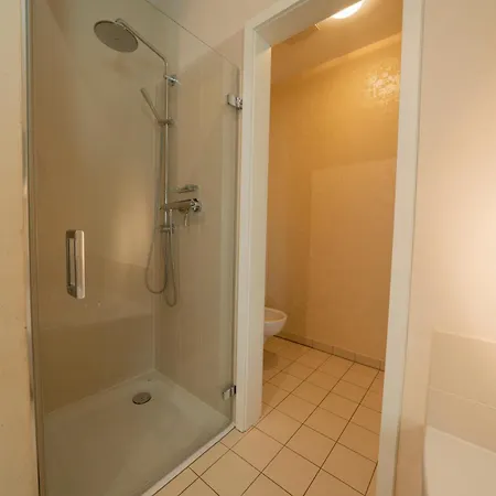 Casa de Férias Peeneblick - Exklusives Traumhaus In Direktlage Am Wasser Mit Bootssteg Und Aussensauna *