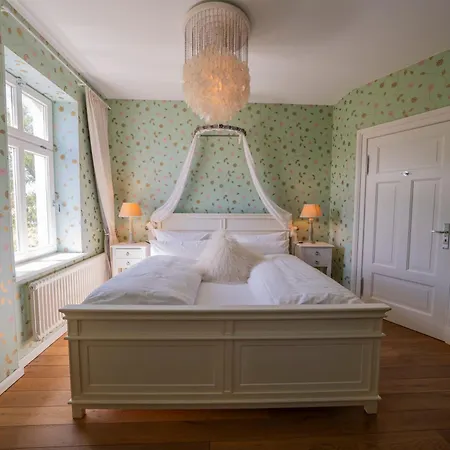 Peeneblick - Exklusives Traumhaus In Direktlage Am Wasser Mit Bootssteg Und Aussensauna *