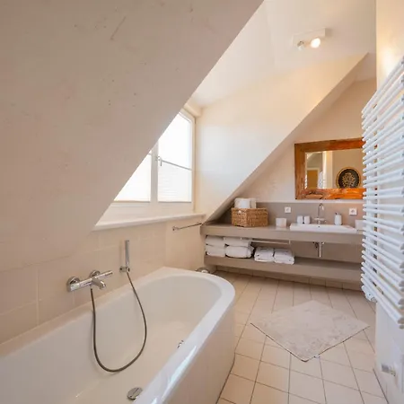 Peeneblick - Exklusives Traumhaus In Direktlage Am Wasser Mit Bootssteg Und Aussensauna