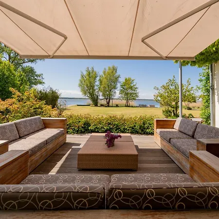 Peeneblick - Exklusives Traumhaus In Direktlage Am Wasser Mit Bootssteg Und Aussensauna Casa de Férias Rankwitz