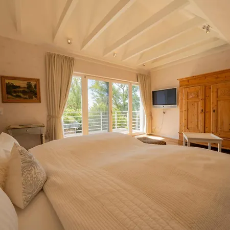 Peeneblick - Exklusives Traumhaus In Direktlage Am Wasser Mit Bootssteg Und Aussensauna *