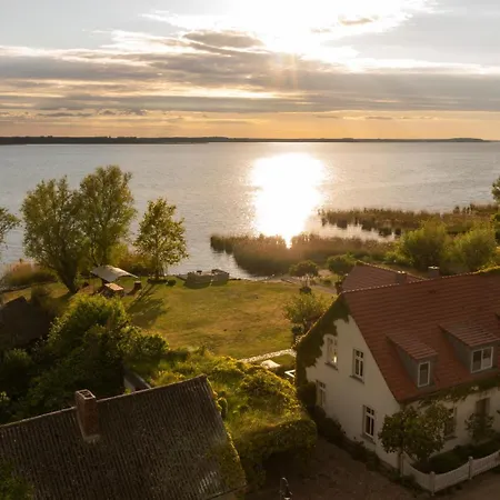Casa de Férias Peeneblick - Exklusives Traumhaus In Direktlage Am Wasser Mit Bootssteg Und Aussensauna Rankwitz