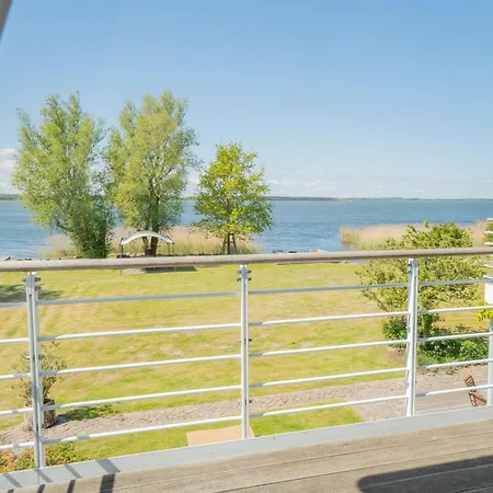 Peeneblick - Exklusives Traumhaus In Direktlage Am Wasser Mit Bootssteg Und Aussensauna Casa de Férias