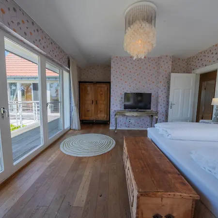 Peeneblick - Exklusives Traumhaus In Direktlage Am Wasser Mit Bootssteg Und Aussensauna Rankwitz