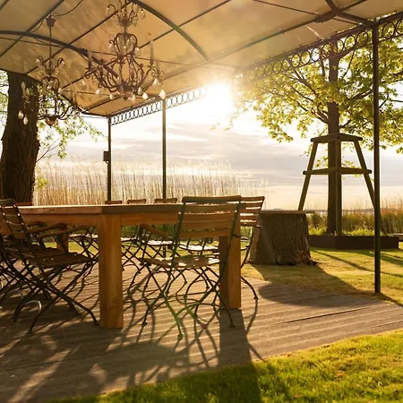 Peeneblick - Exklusives Traumhaus In Direktlage Am Wasser Mit Bootssteg Und Aussensauna Casa de Férias