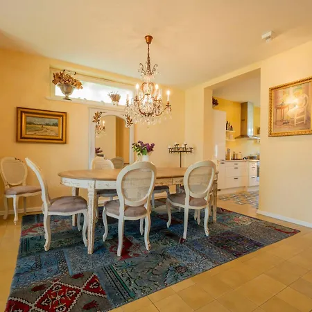 Casa de Férias Peeneblick - Exklusives Traumhaus In Direktlage Am Wasser Mit Bootssteg Und Aussensauna