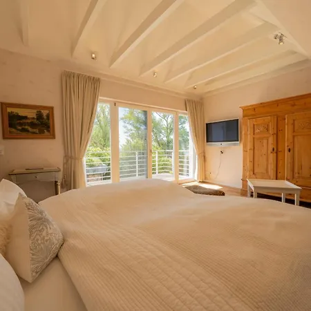 Peeneblick - Exklusives Traumhaus In Direktlage Am Wasser Mit Bootssteg Und Aussensauna *