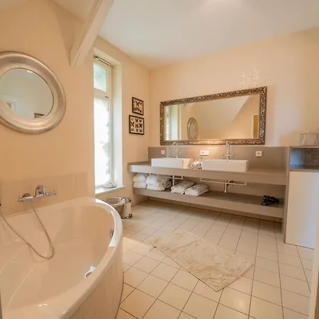 Peeneblick - Exklusives Traumhaus In Direktlage Am Wasser Mit Bootssteg Und Aussensauna * Rankwitz