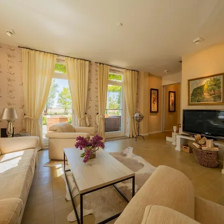 Peeneblick - Exklusives Traumhaus In Direktlage Am Wasser Mit Bootssteg Und Aussensauna