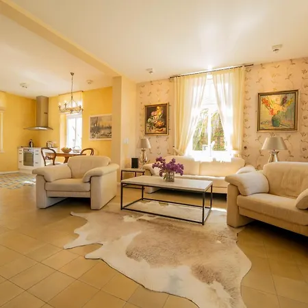 Casa de Férias Peeneblick - Exklusives Traumhaus In Direktlage Am Wasser Mit Bootssteg Und Aussensauna *