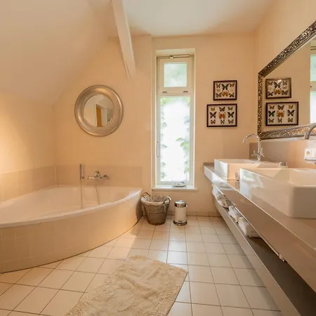 Peeneblick - Exklusives Traumhaus In Direktlage Am Wasser Mit Bootssteg Und Aussensauna * Rankwitz