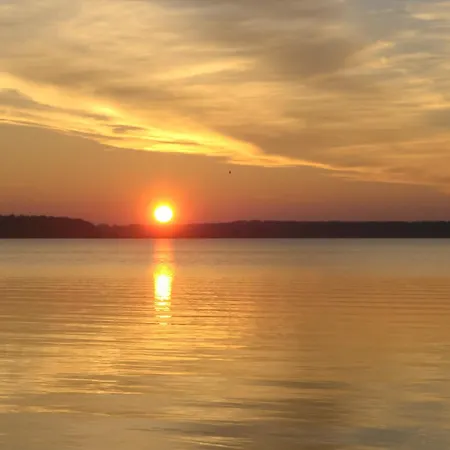 Peeneblick - Exklusives Traumhaus In Direktlage Am Wasser Mit Bootssteg Und Aussensauna Casa de Férias