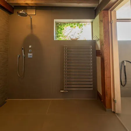 Peeneblick - Exklusives Traumhaus In Direktlage Am Wasser Mit Bootssteg Und Aussensauna Casa de Férias *