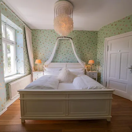 Peeneblick - Exklusives Traumhaus In Direktlage Am Wasser Mit Bootssteg Und Aussensauna * Rankwitz