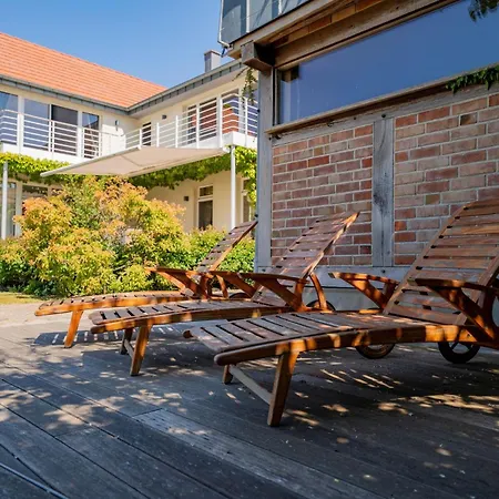 Peeneblick - Exklusives Traumhaus In Direktlage Am Wasser Mit Bootssteg Und Aussensauna