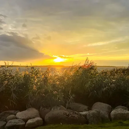 Peeneblick - Exklusives Traumhaus In Direktlage Am Wasser Mit Bootssteg Und Aussensauna Rankwitz