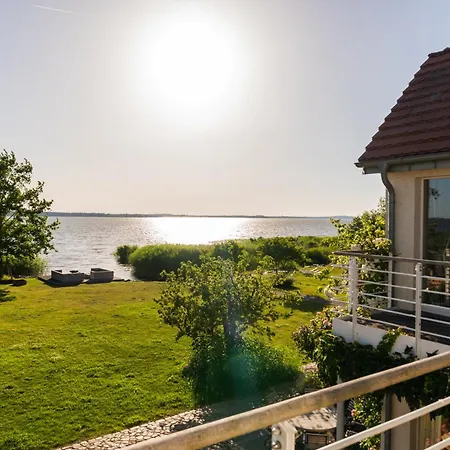 Peeneblick - Exklusives Traumhaus In Direktlage Am Wasser Mit Bootssteg Und Aussensauna